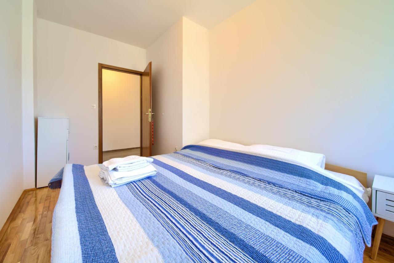 Apartments Dundo Njivice Luaran gambar